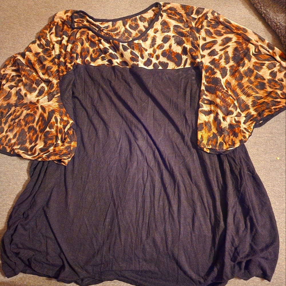 3x lepord print and black top